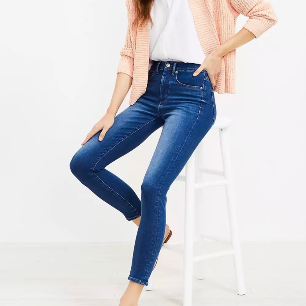 PMid Rise The Skinny Jean In Bright Mid Indigo Wash. MSRP: $79.50. Size: 8